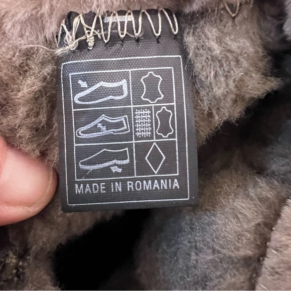 KURT GEIGER Brown Suede Buckle Ankle Boot Sheepskin Lined Low Heel Size 38/7-7.5 - Picture 9 of 15